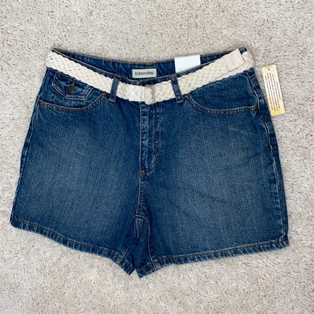 ST. JOHNS BAY NWT jean shorts comes with a crocheted belt size 12 has pockets